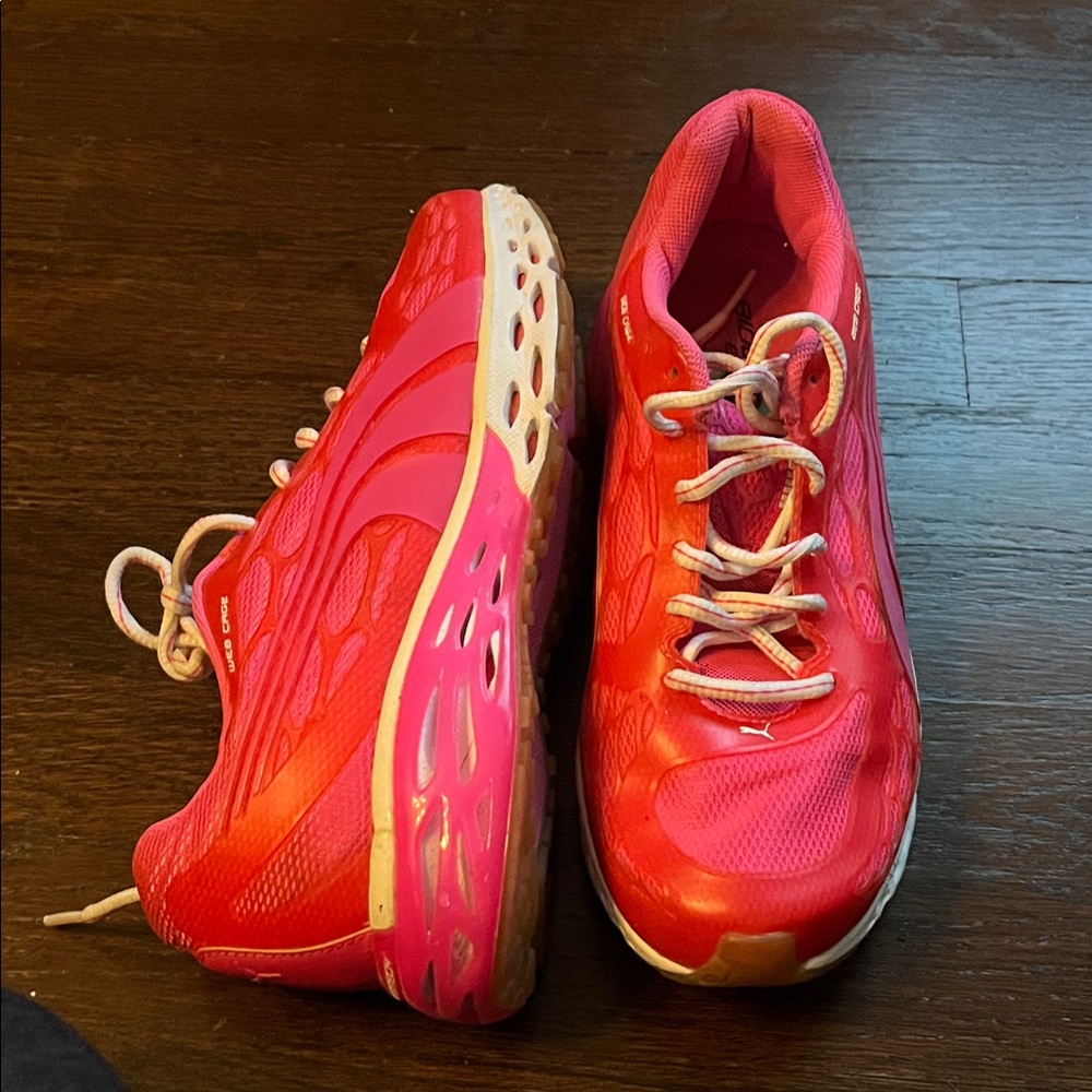 Puma Women's Vibrant Pink Athletic Shoes